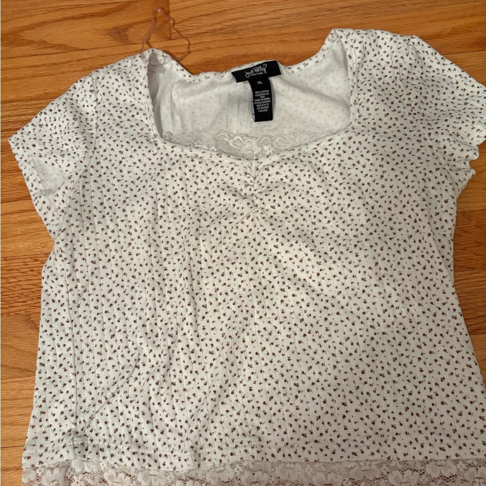 White and Black Fitted Short Sleeve Blouse